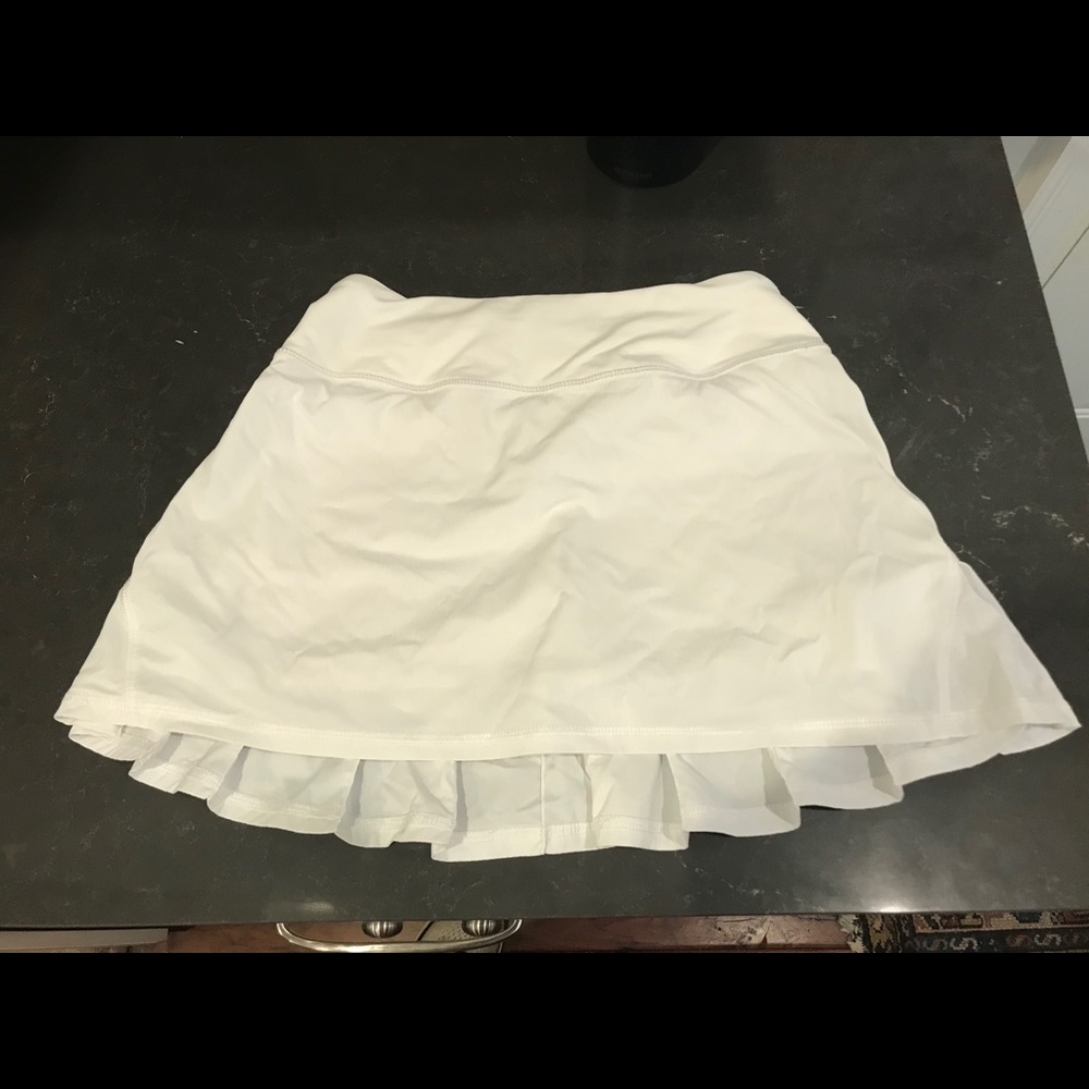 Lightly worn white Lululemon skirt size 2!!